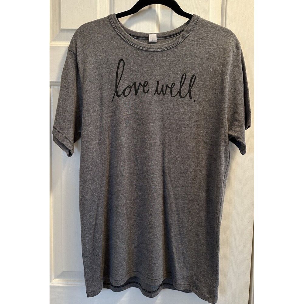 Women's Love Well Gray T-shirt Size Large‎